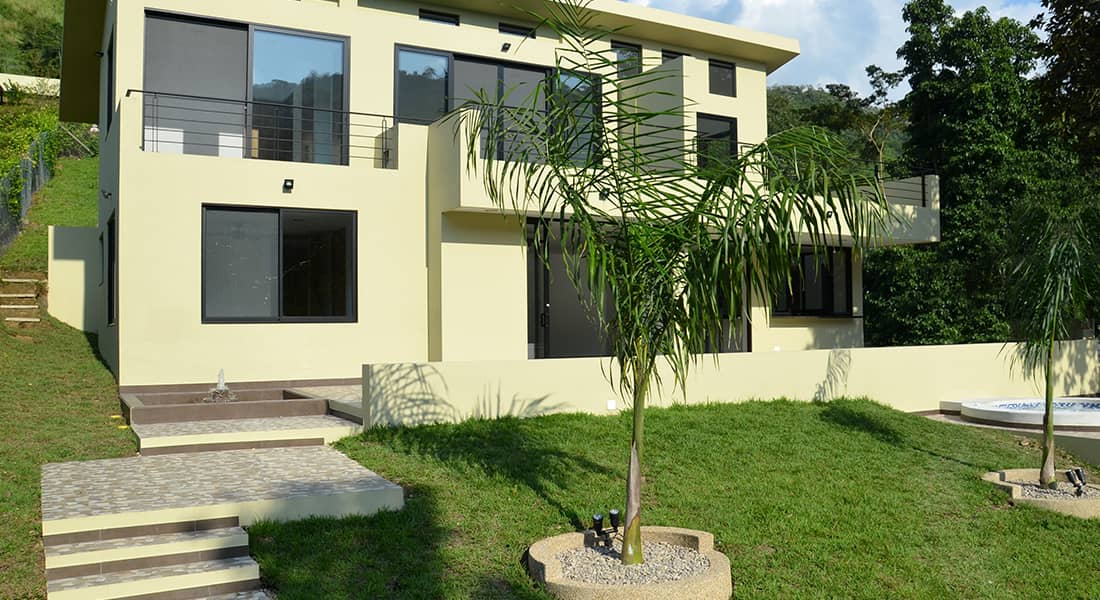 fachada casa campestre en La Vega